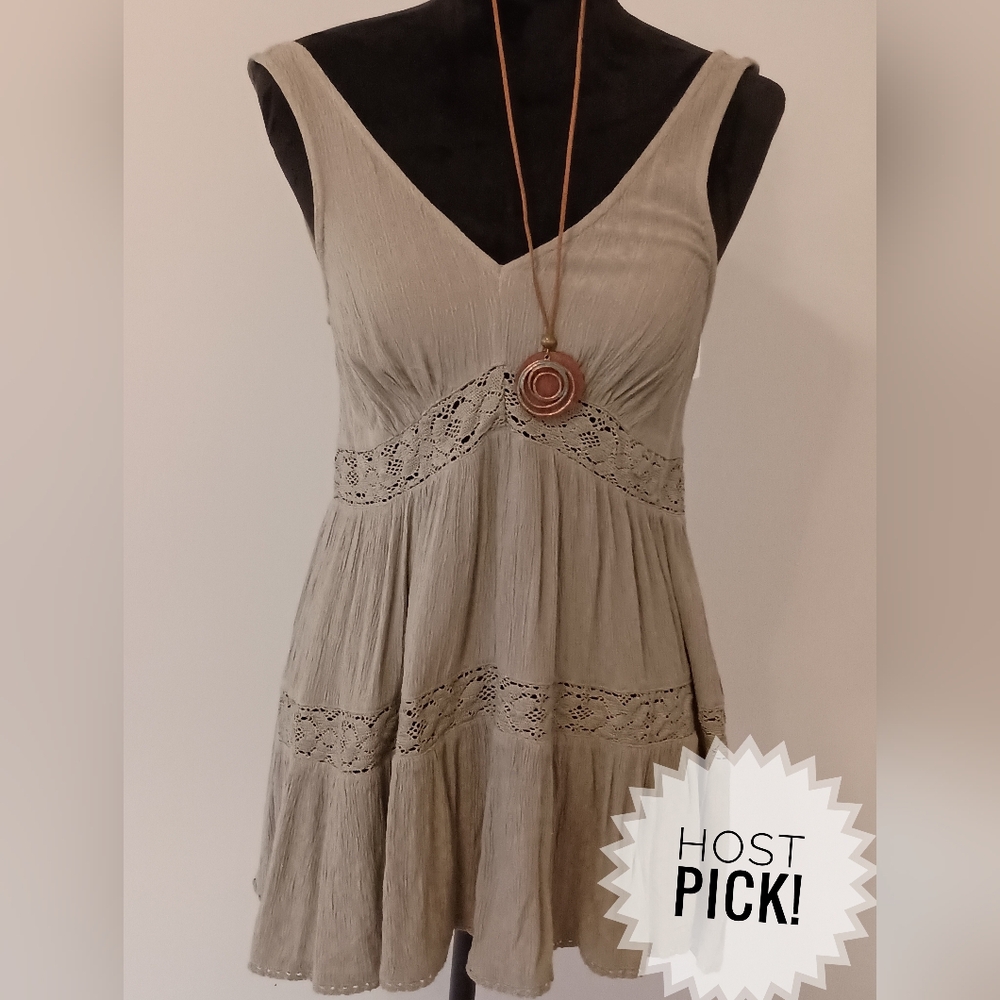 NWT!! 👀🛍️🏷️Women's American Eagle Size XXS V Neck Top